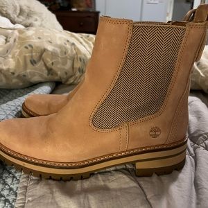 Size 8.5 Women’s Timberland Courmayeur Chelsea Boots
